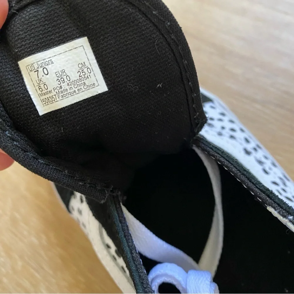 Vans Old Skool Dalmatian Low Tops White and Black - Picture 6 of 9